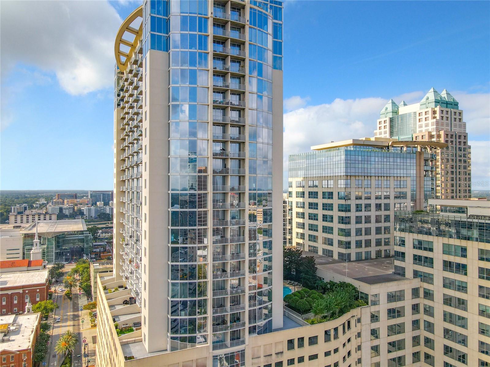 Listing photo 1 for 155 S Court Ave #2107