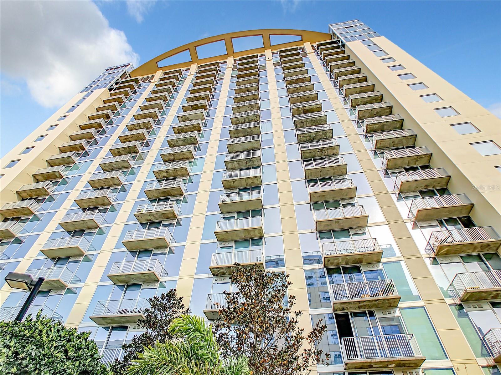 Listing photo 2 for 155 S Court Ave #2107