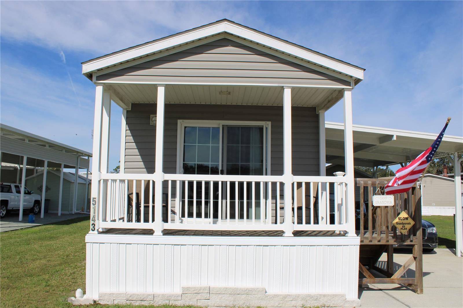 Listing photo 3 for 5143 Northshore Dr