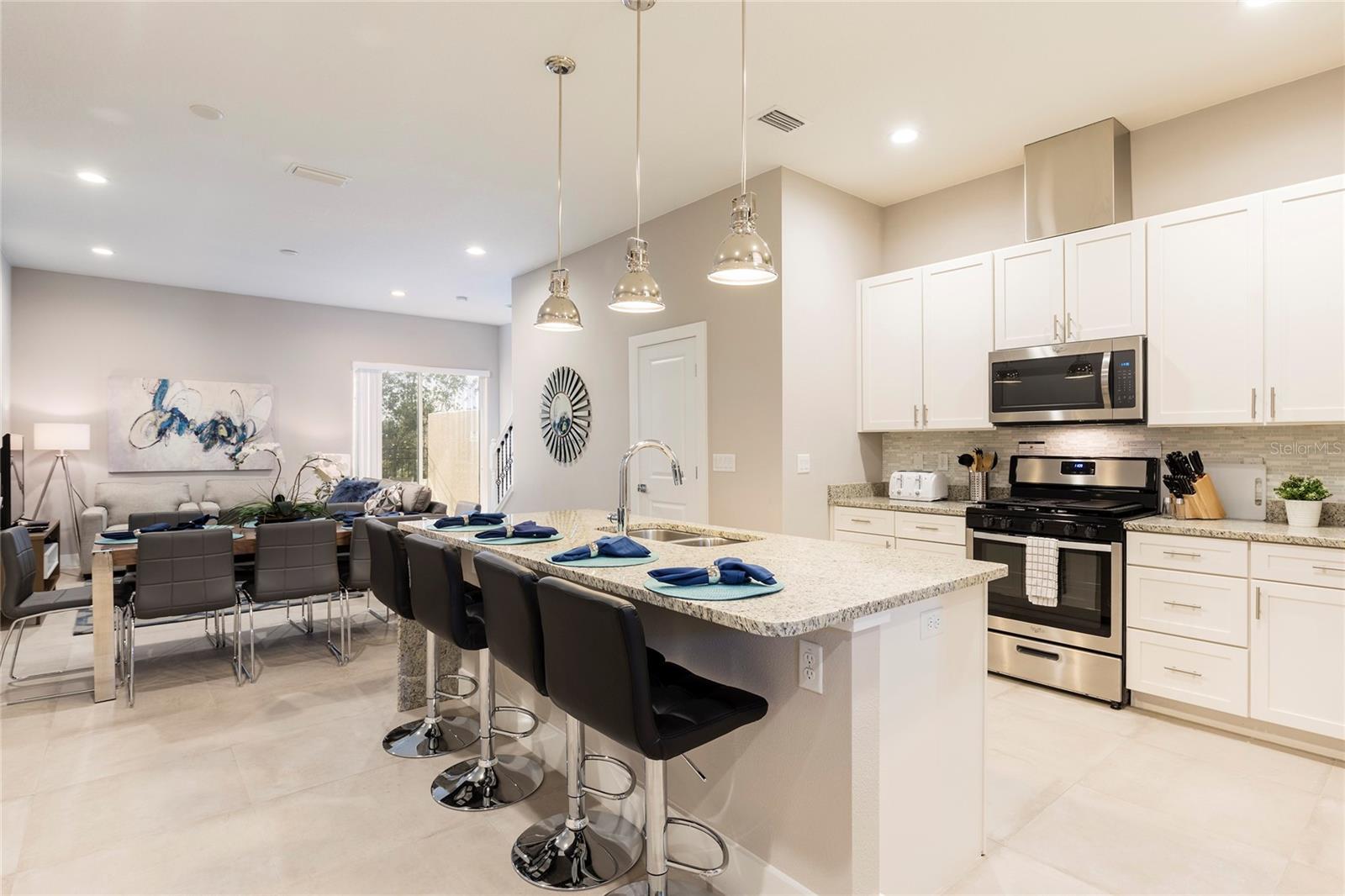 Listing photo 2 for 7546 Sunville Ave