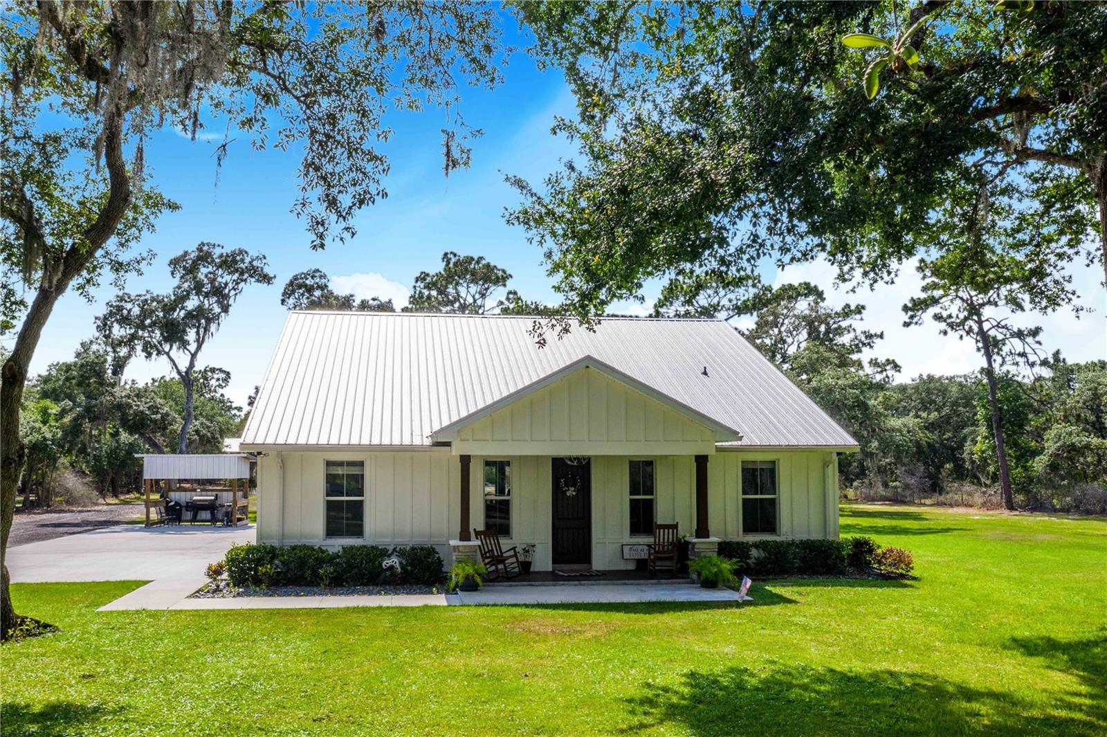 Listing photo 3 for 12510 Lake Hatchineha Rd