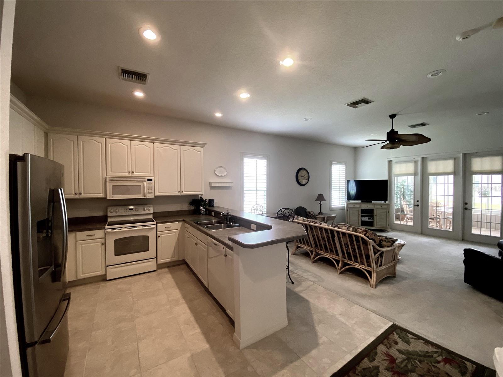 Listing photo 3 for 323 Travelers Dr