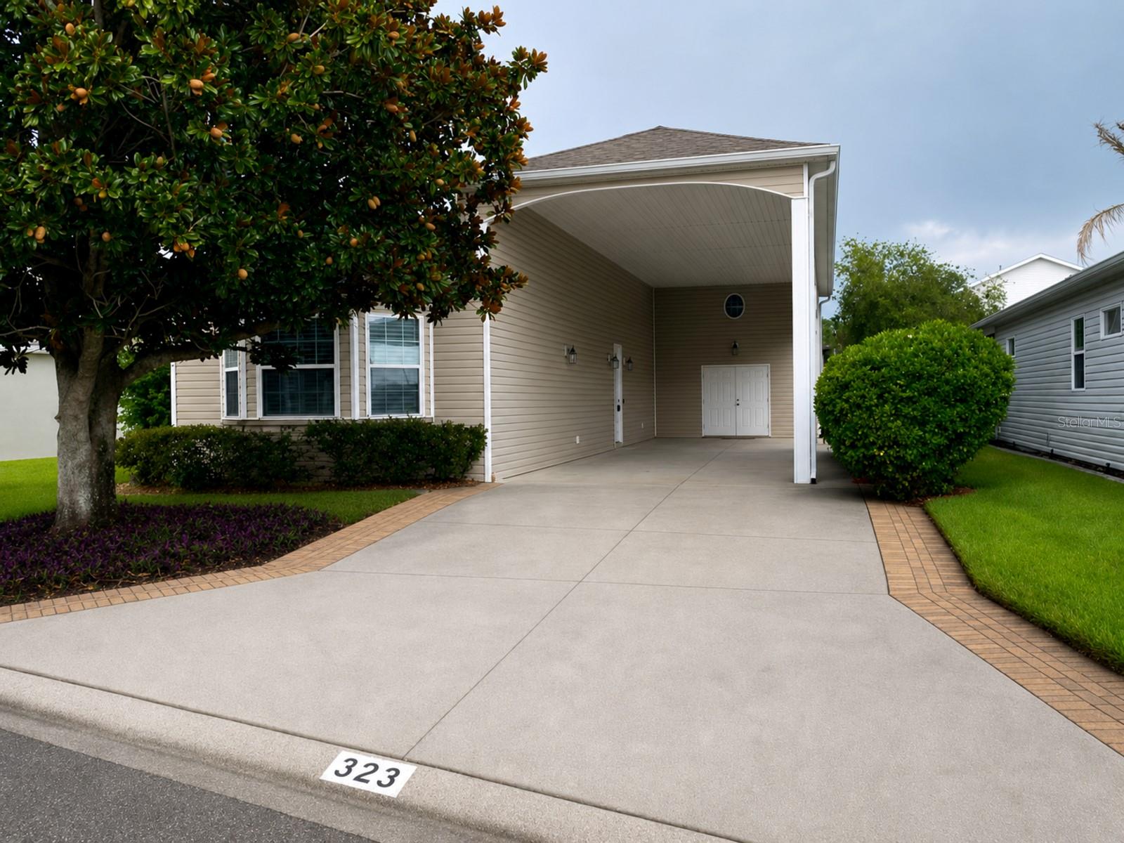 Listing photo 1 for 323 Travelers Dr