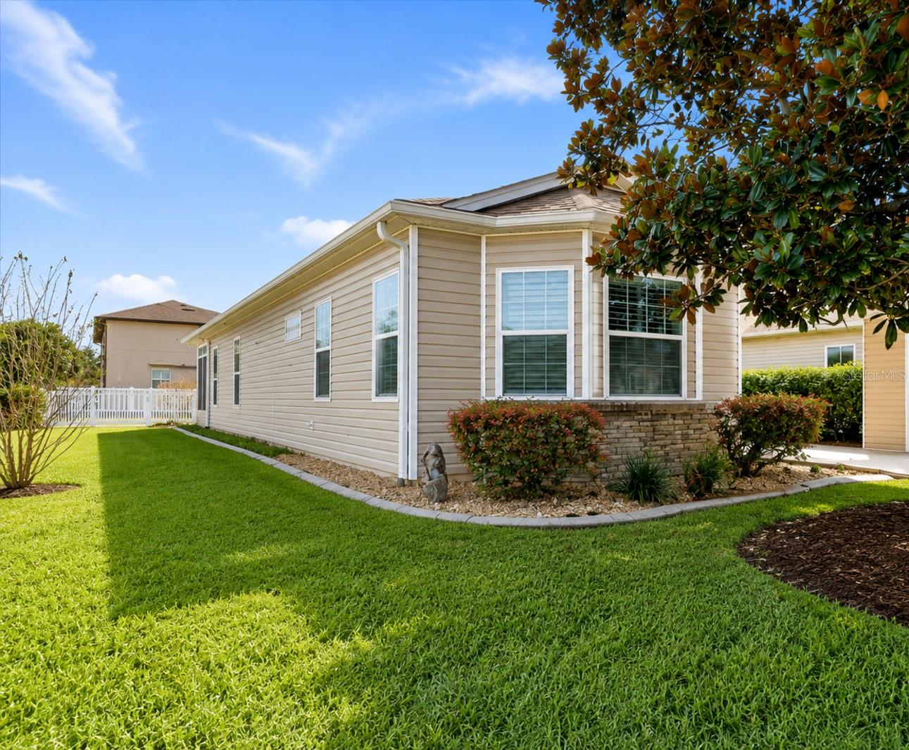 Listing photo 2 for 323 Travelers Dr