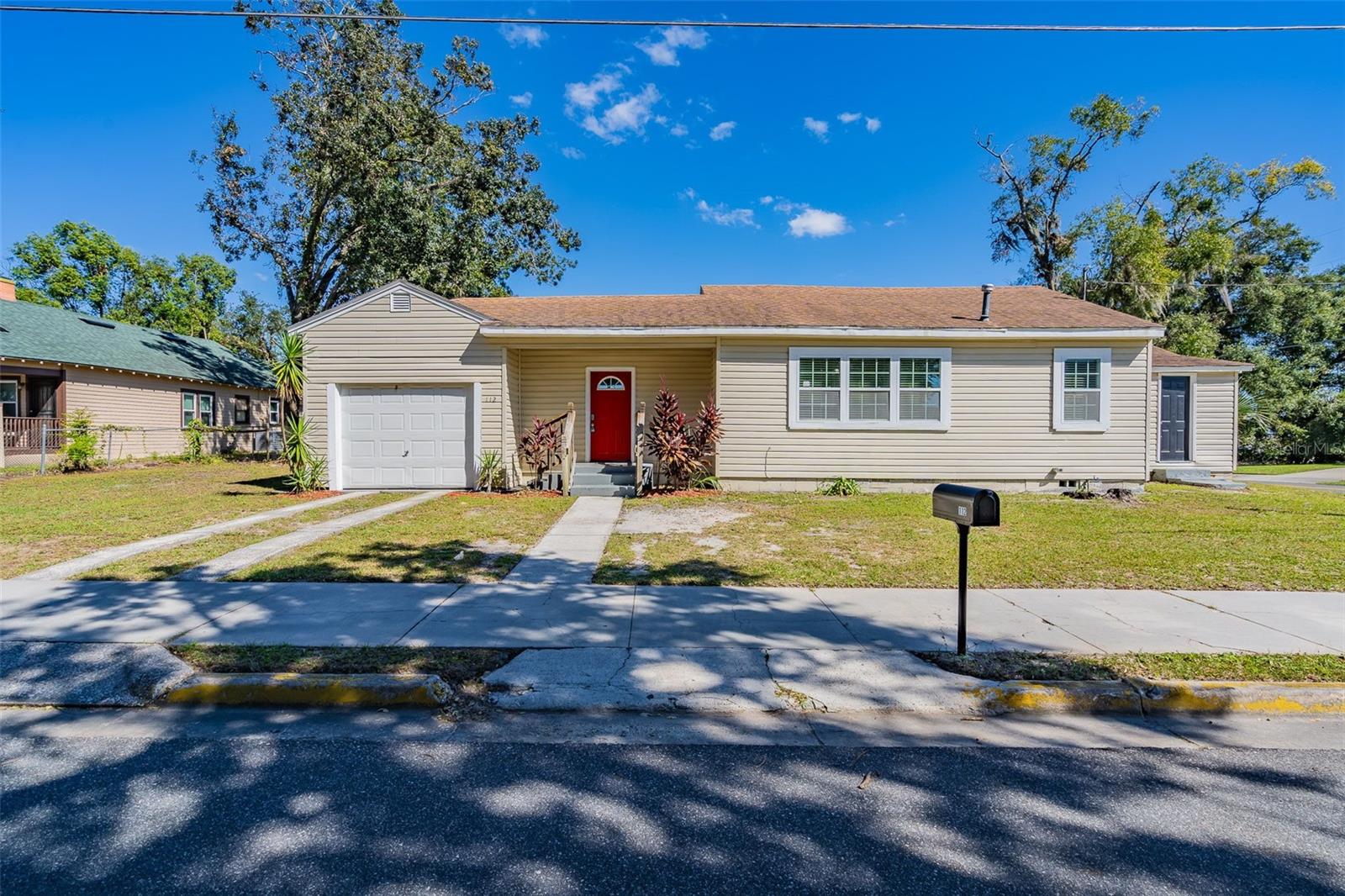Listing photo 1 for 112 S Moss St