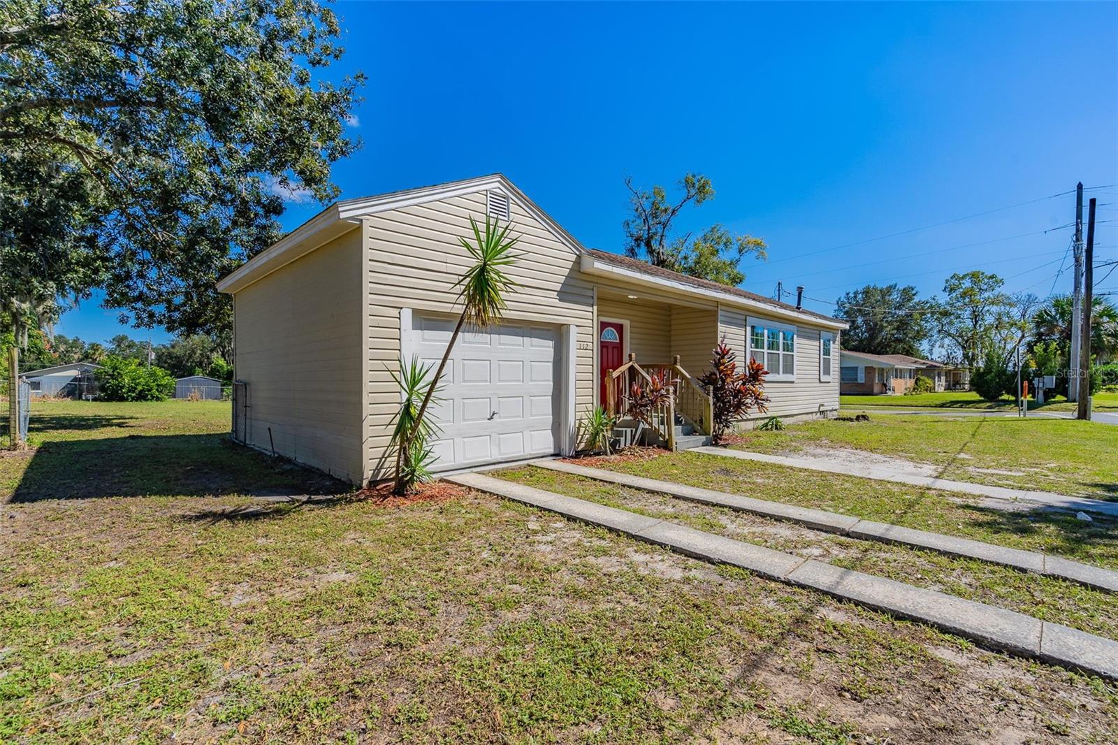 Listing photo 2 for 112 S Moss St
