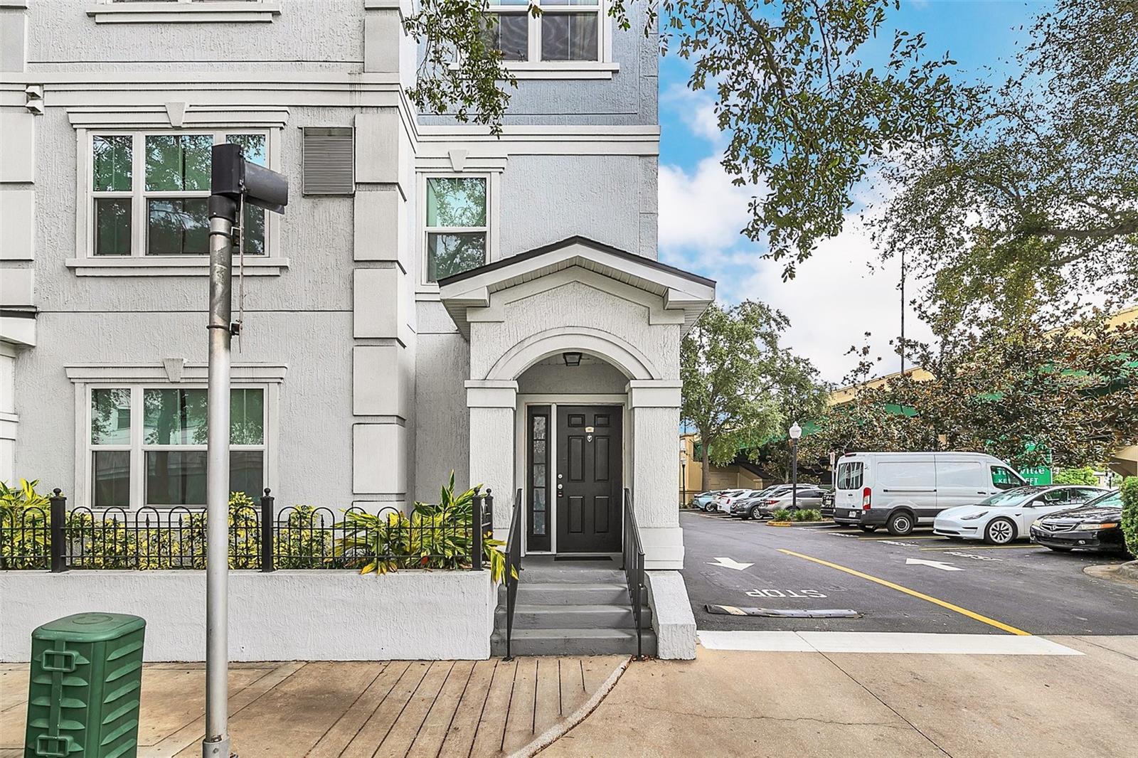 204 E SOUTH STREET Unit 1055