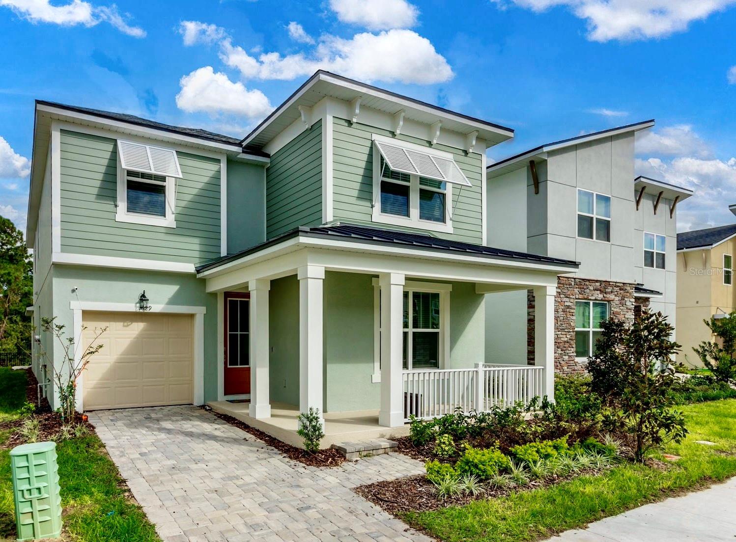 1829 TROPICAL PALMS CIRCLE