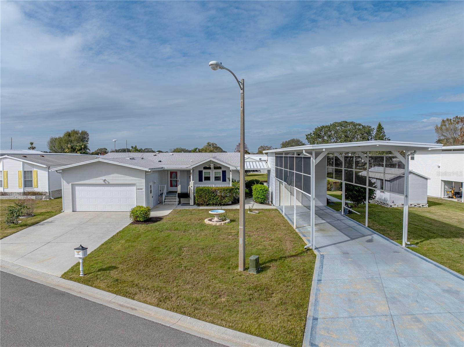 Listing photo 2 for 5148 Island View Cir N