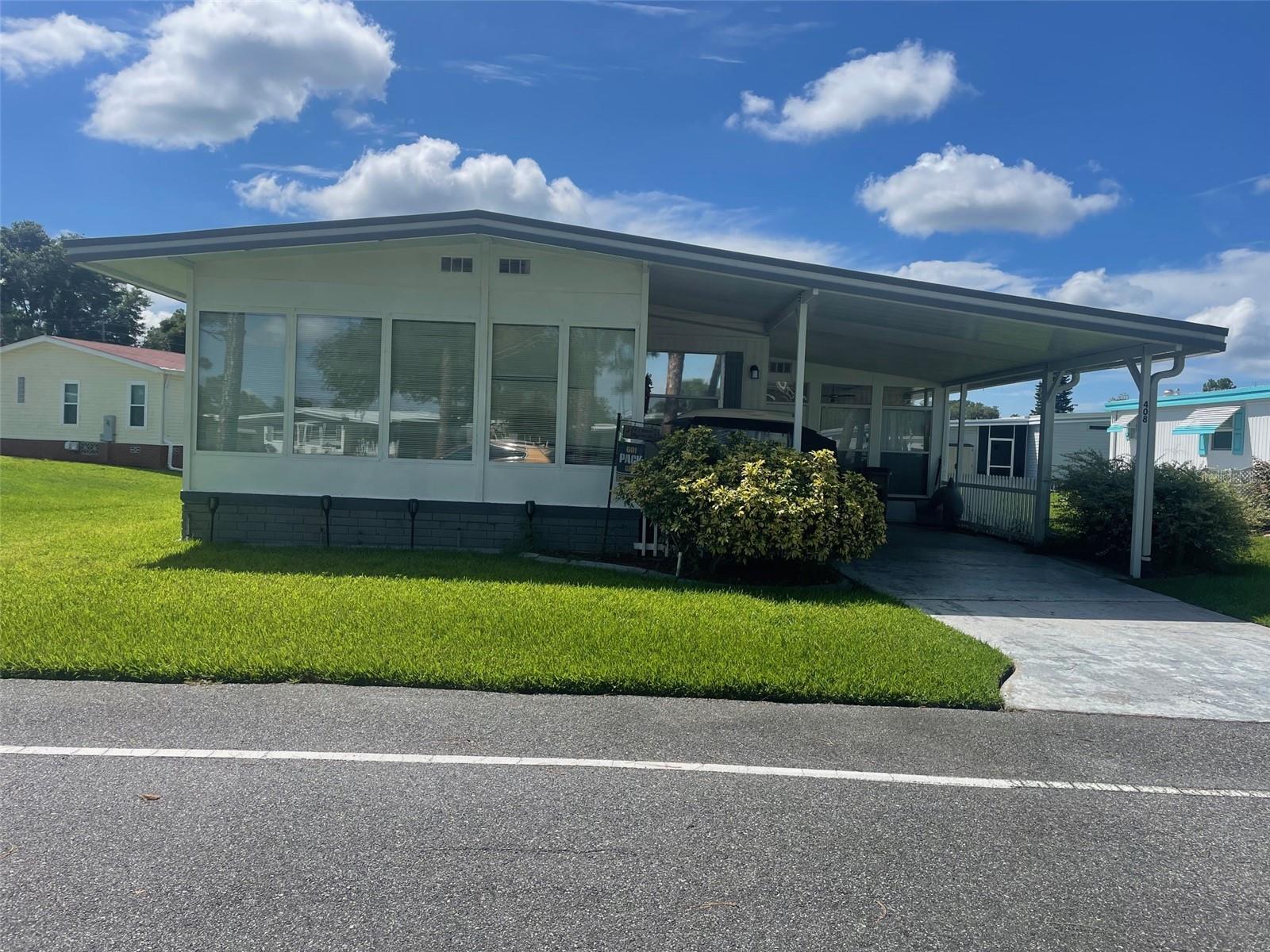 Listing photo 1 for 408 Hawthorne Blvd