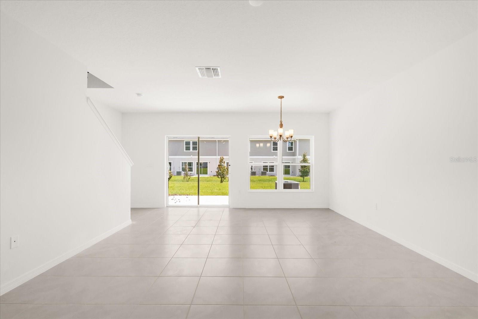 Listing photo 3 for 399 Sequoia Dr