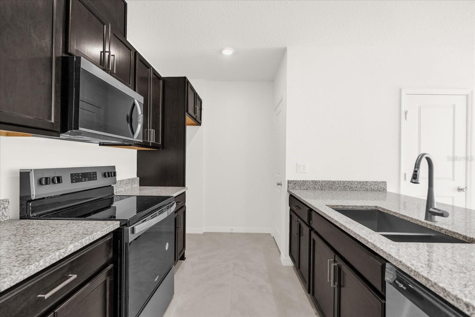 Listing photo 2 for 399 Sequoia Dr