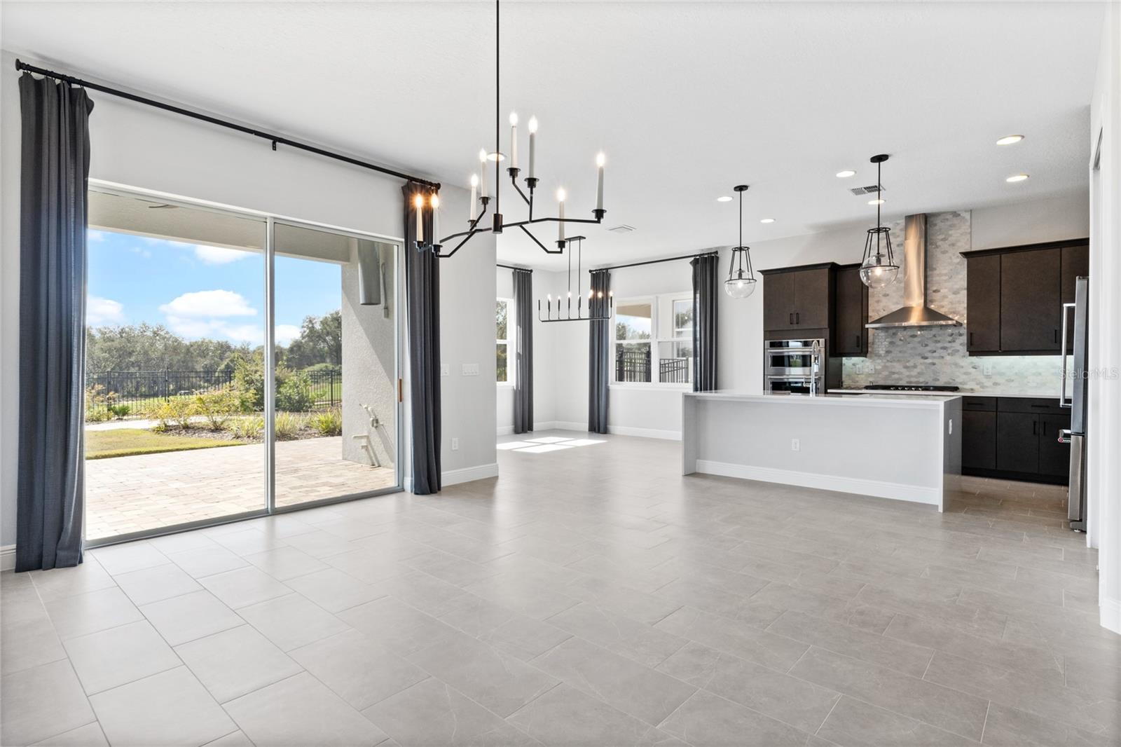 Listing photo 3 for 16112 Vetta Dr