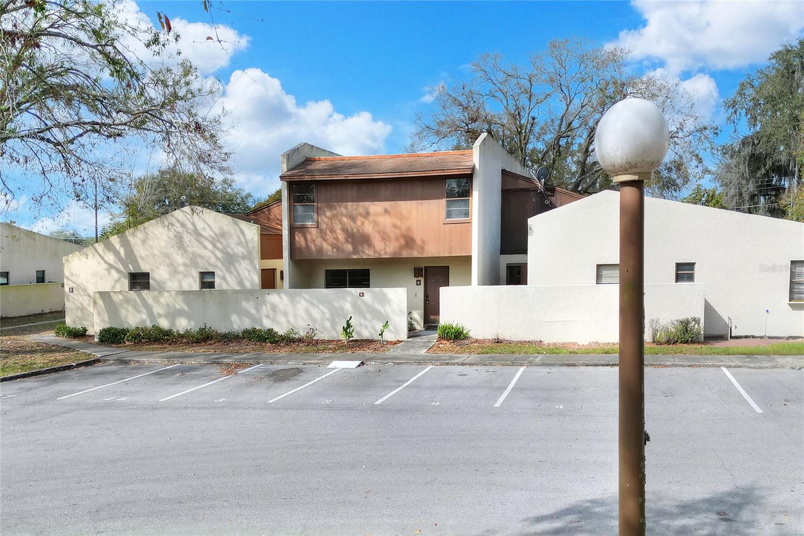 Listing photo 1 for 1880 N Crystal Lake Dr #4