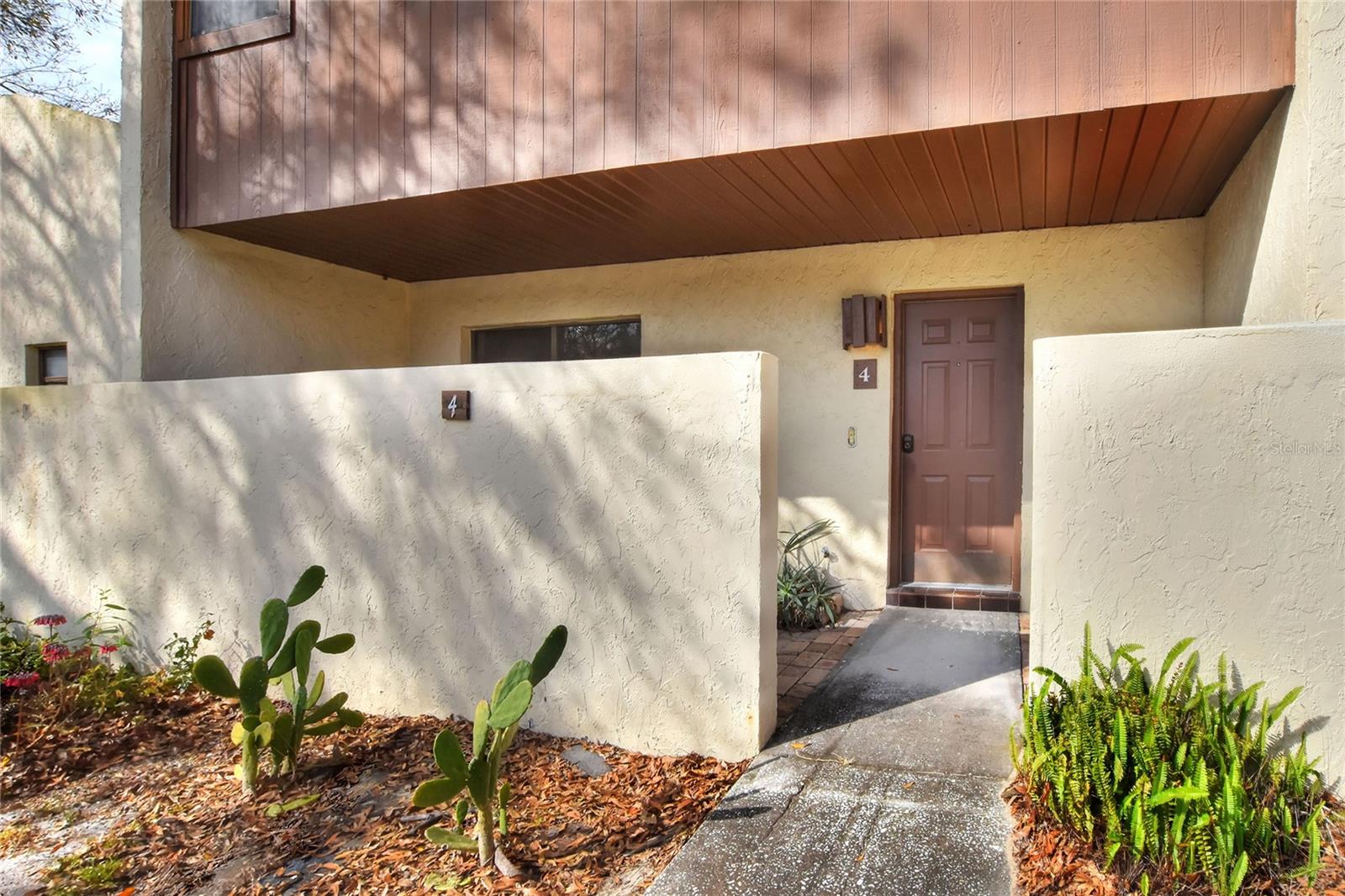 Listing photo 3 for 1880 N Crystal Lake Dr #4