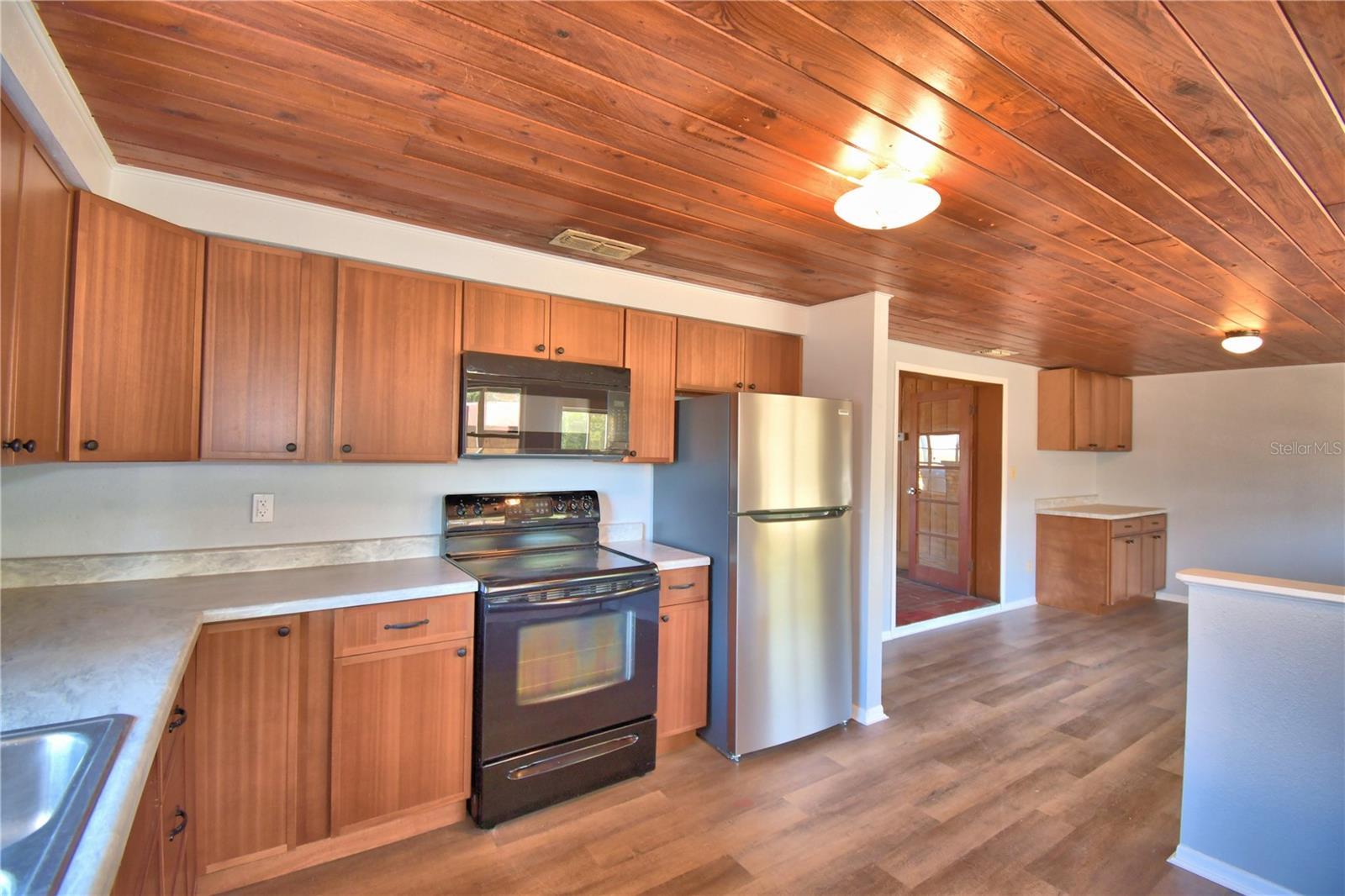 Listing photo 3 for 352 E Hwy 630 E