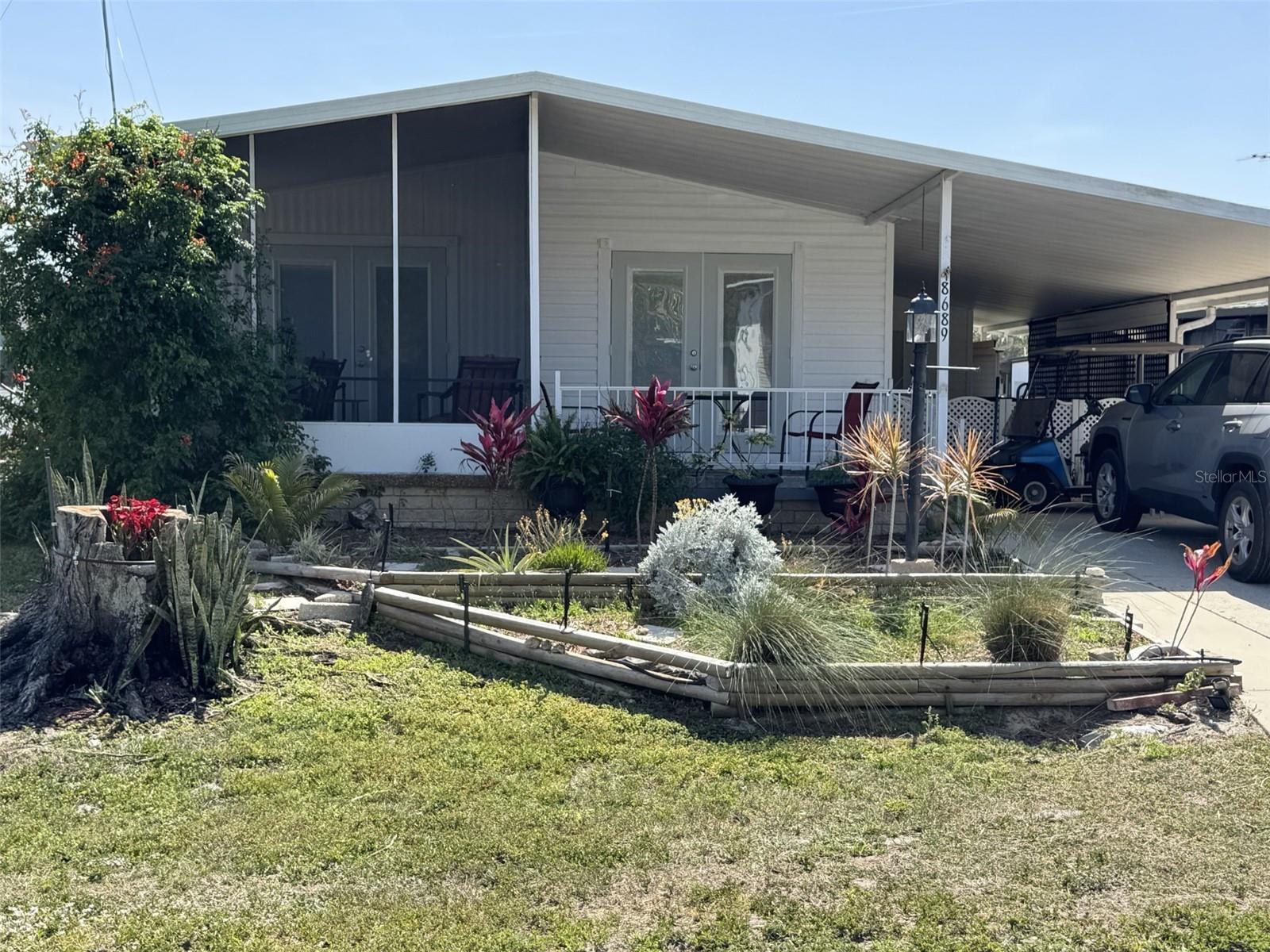 Listing photo 1 for 8689 Breeze Hill Dr