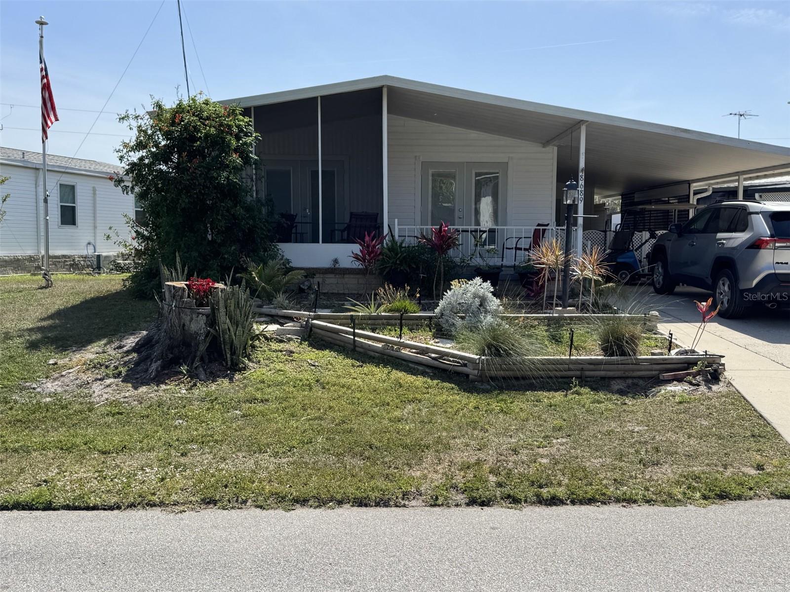 Listing photo 2 for 8689 Breeze Hill Dr