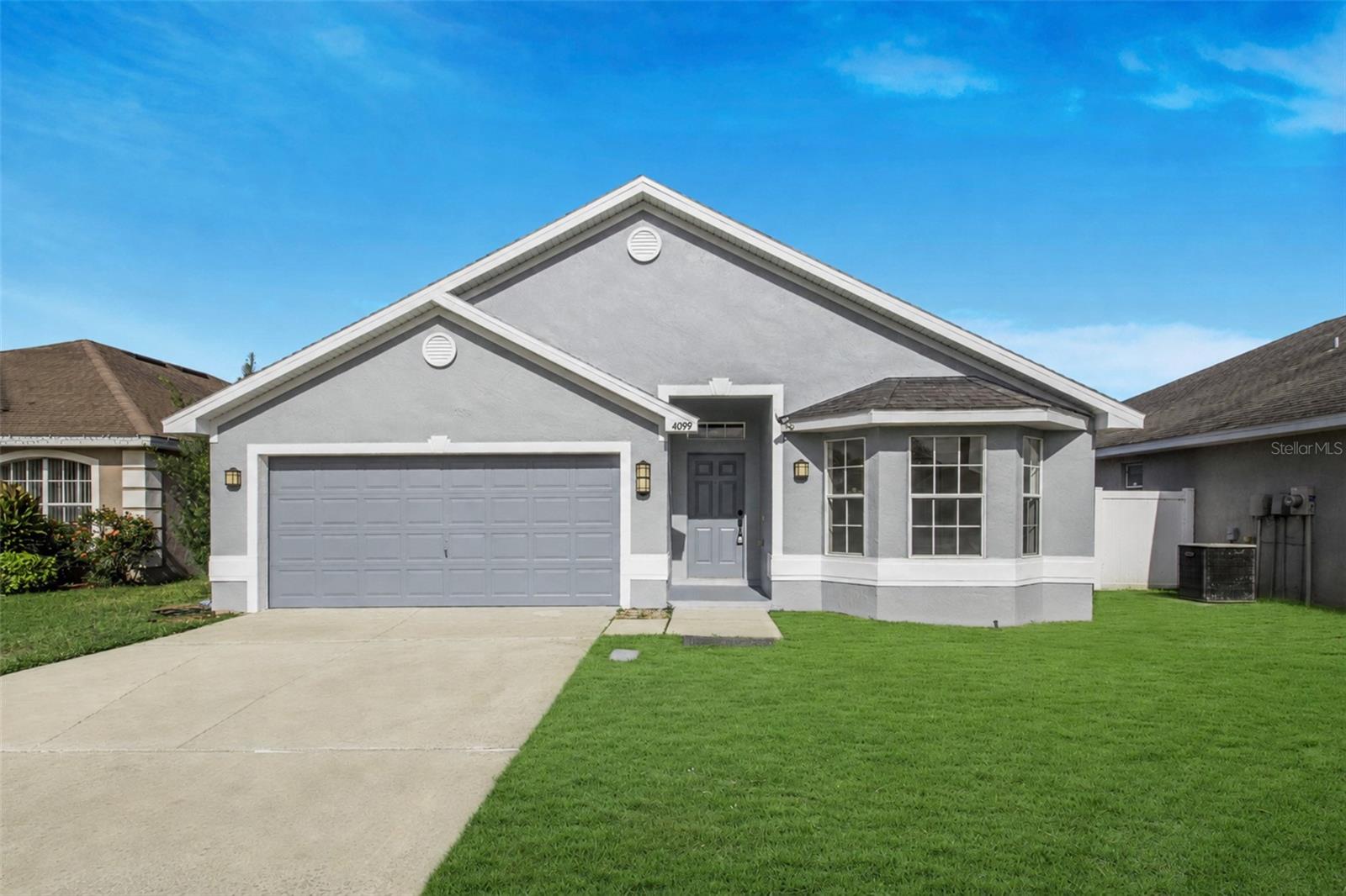 Listing photo 1 for 4099 Island Lakes Dr