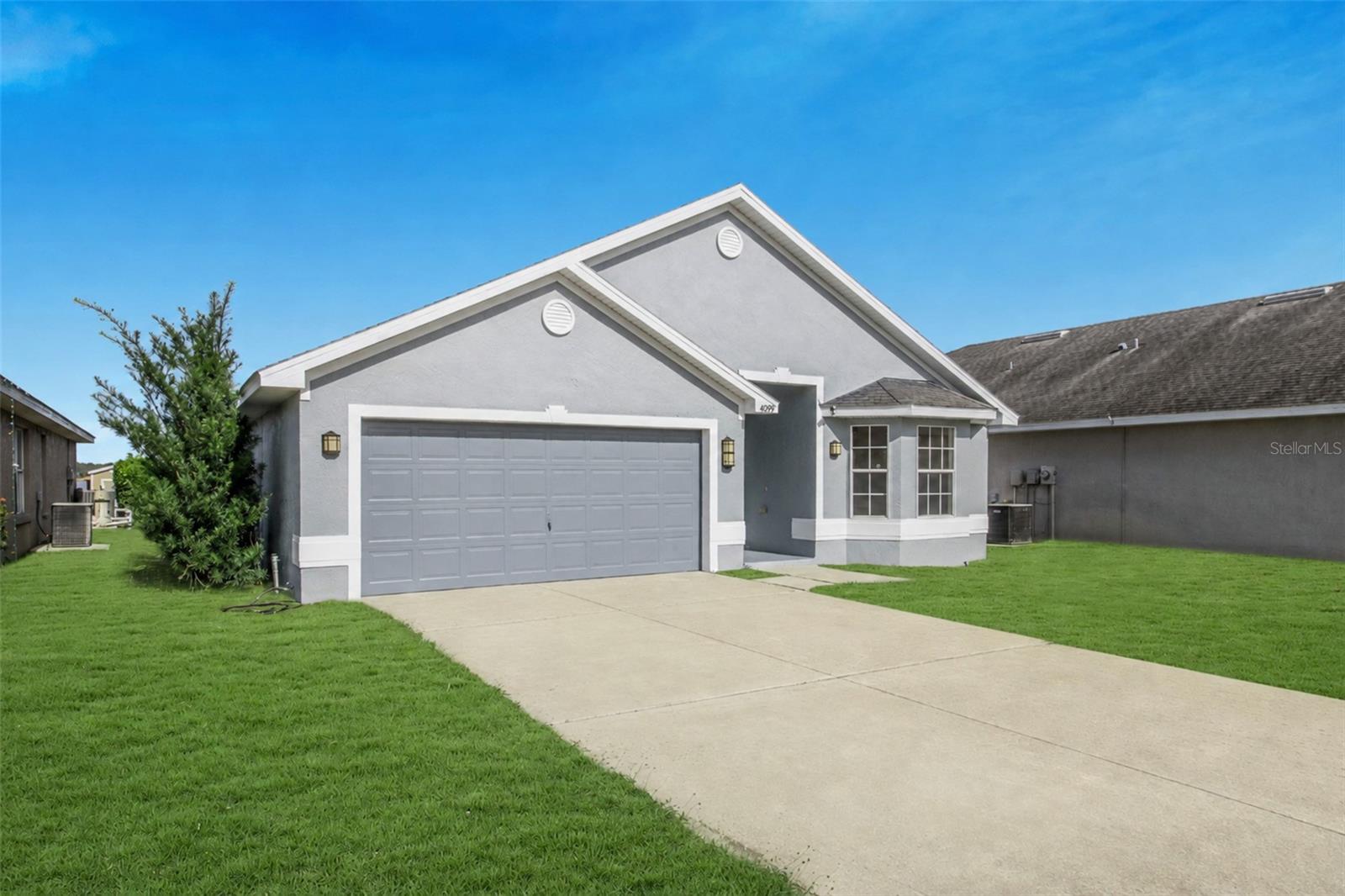 Listing photo 2 for 4099 Island Lakes Dr