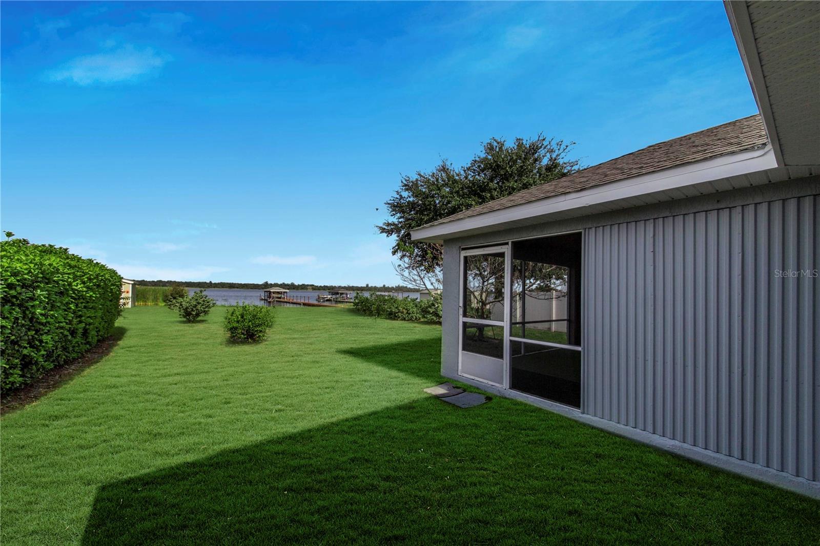 Listing photo 3 for 4099 Island Lakes Dr