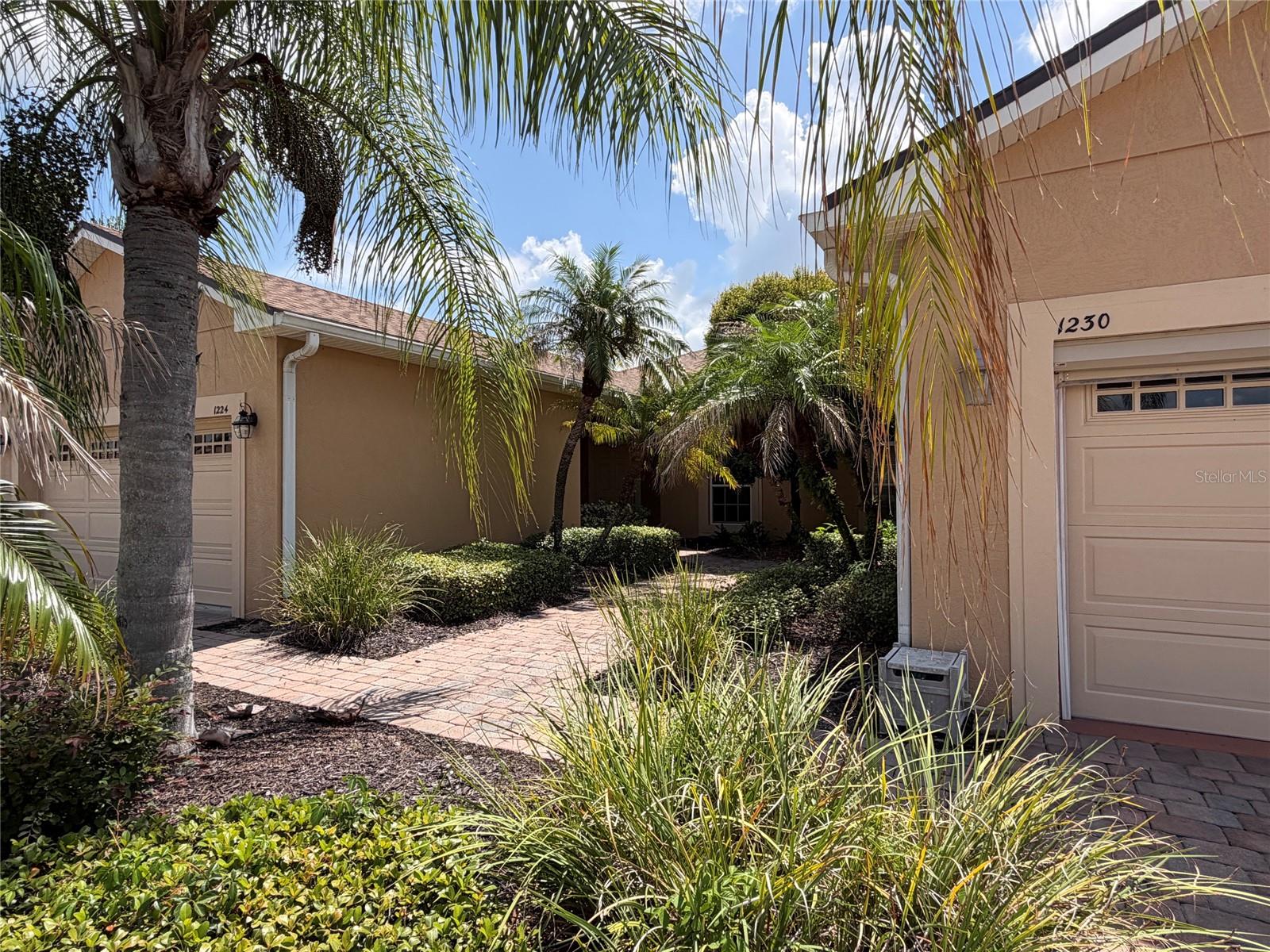 Listing photo 2 for 1224 Vienna Square Dr