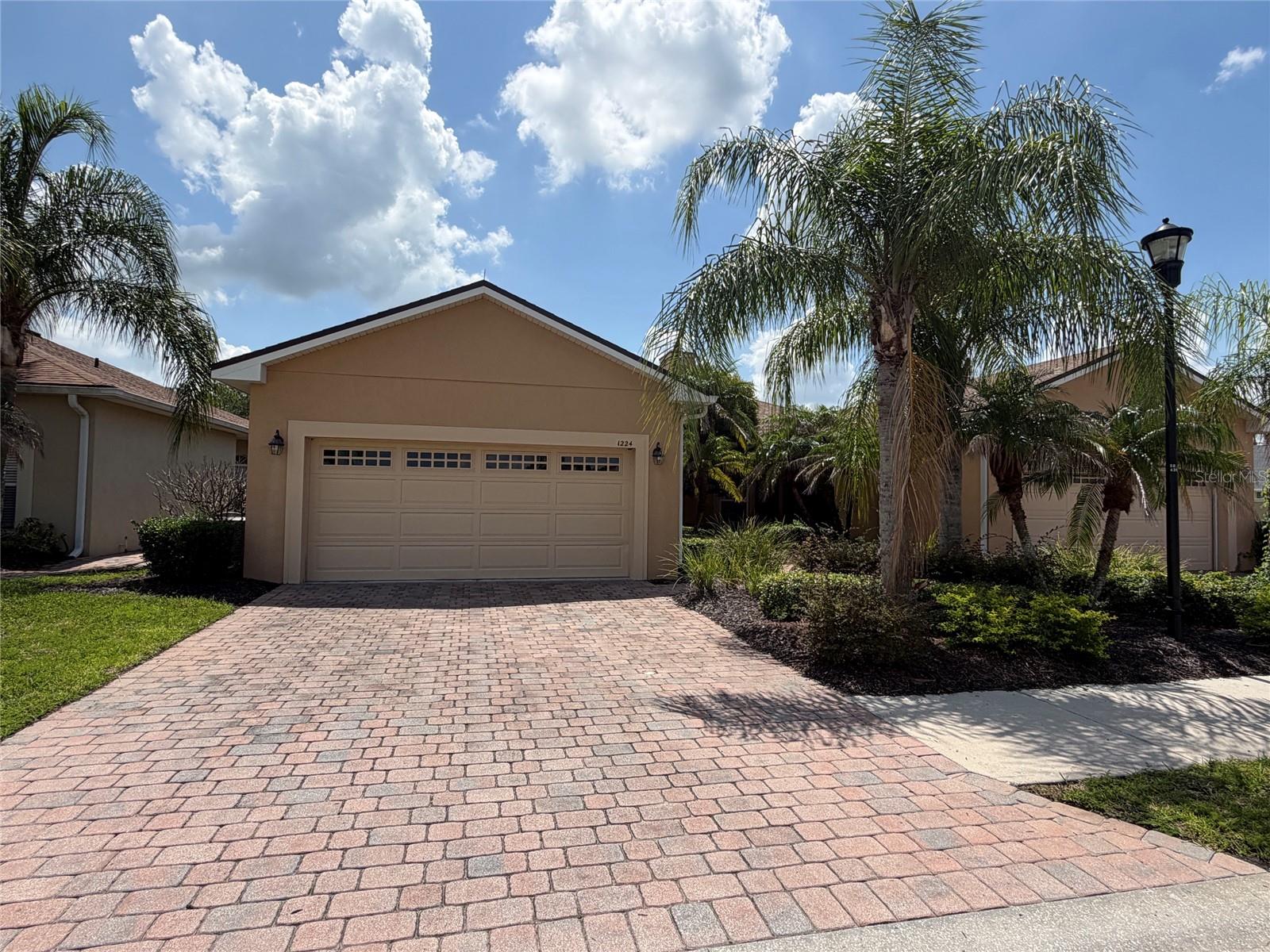 Listing photo 1 for 1224 Vienna Square Dr