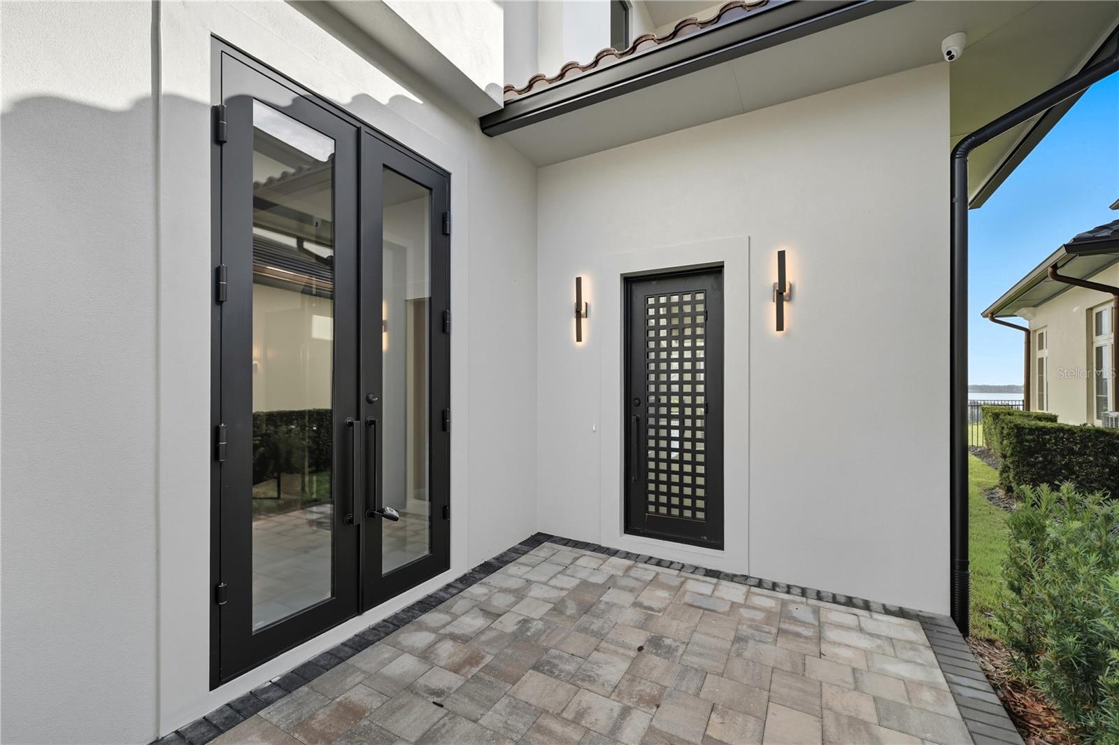 Listing photo 3 for 16142 Trivoli Cir