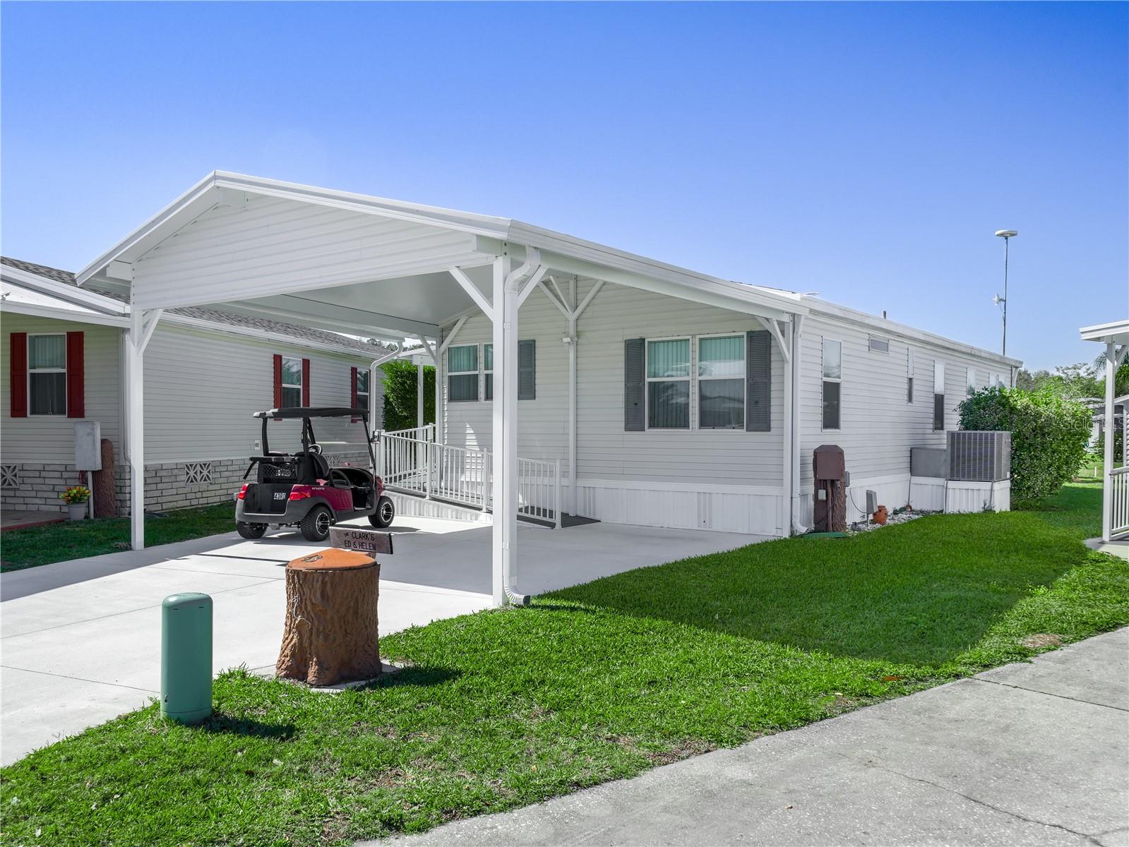 Listing photo 1 for 43 Red Quill Cir