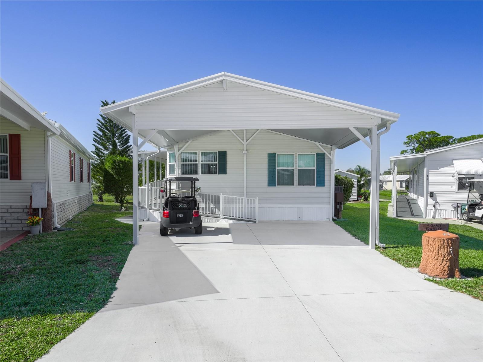 Listing photo 2 for 43 Red Quill Cir
