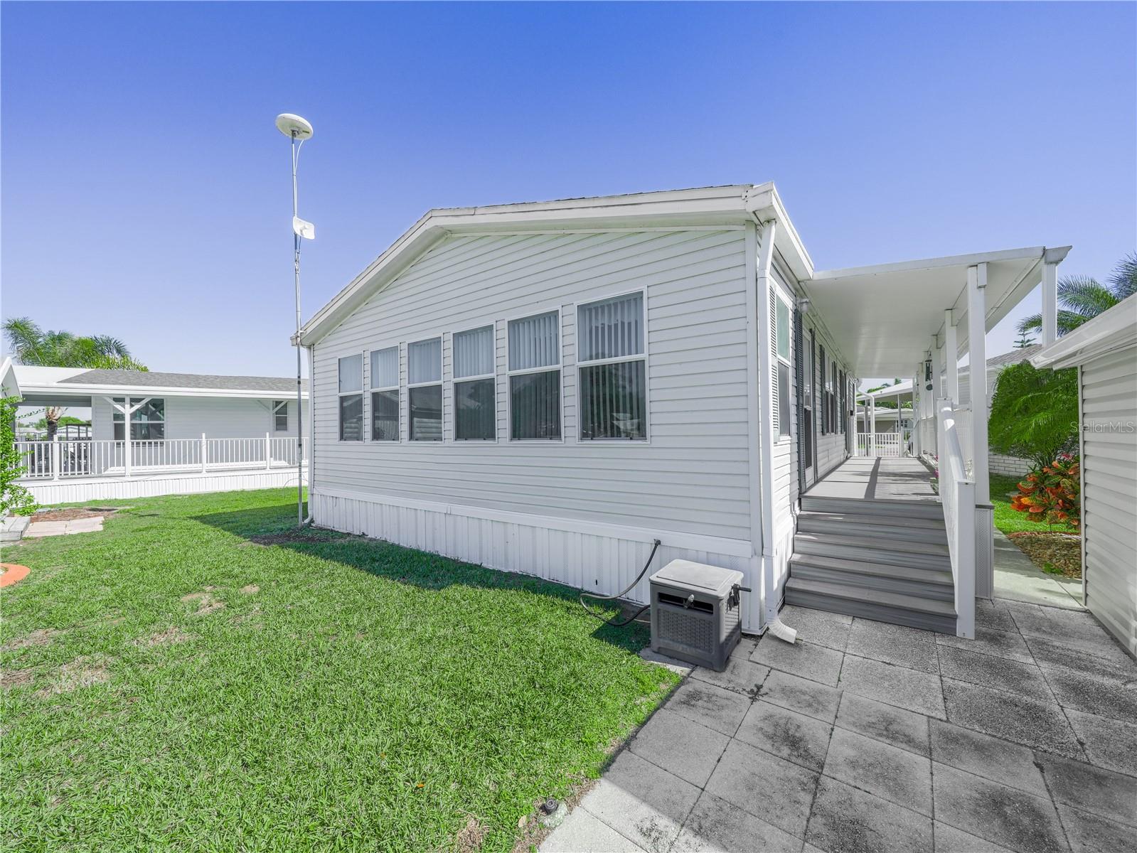 Listing photo 3 for 43 Red Quill Cir