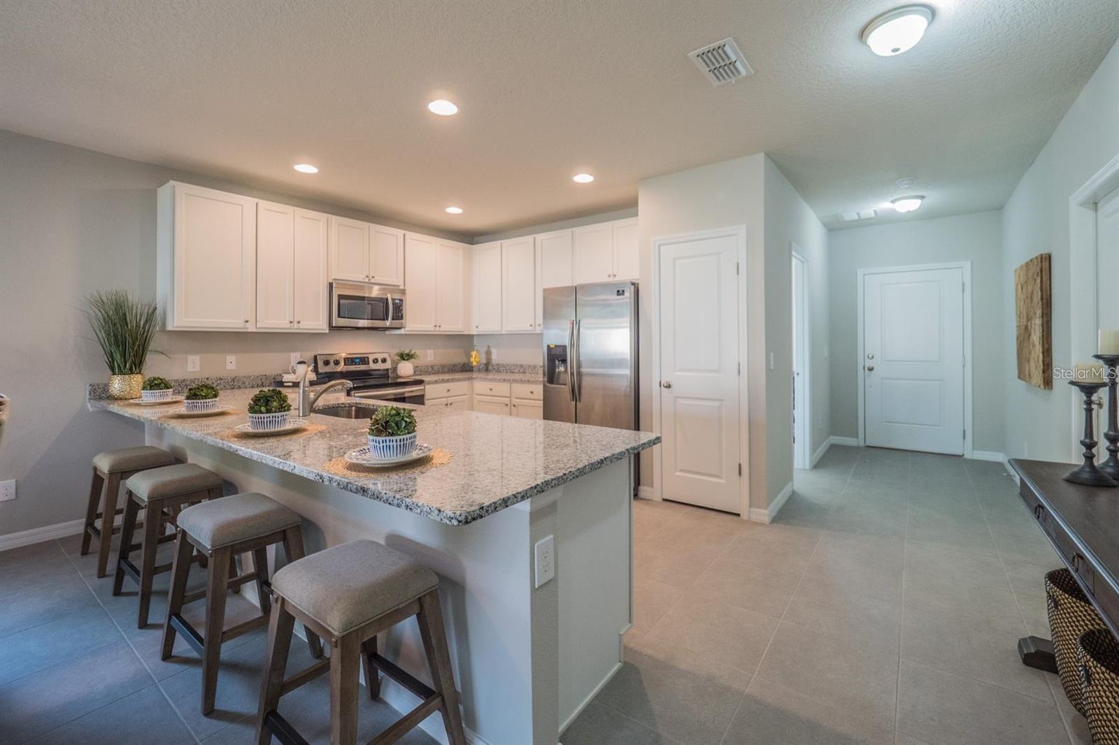 Listing photo 3 for 248 Cheshire Ct
