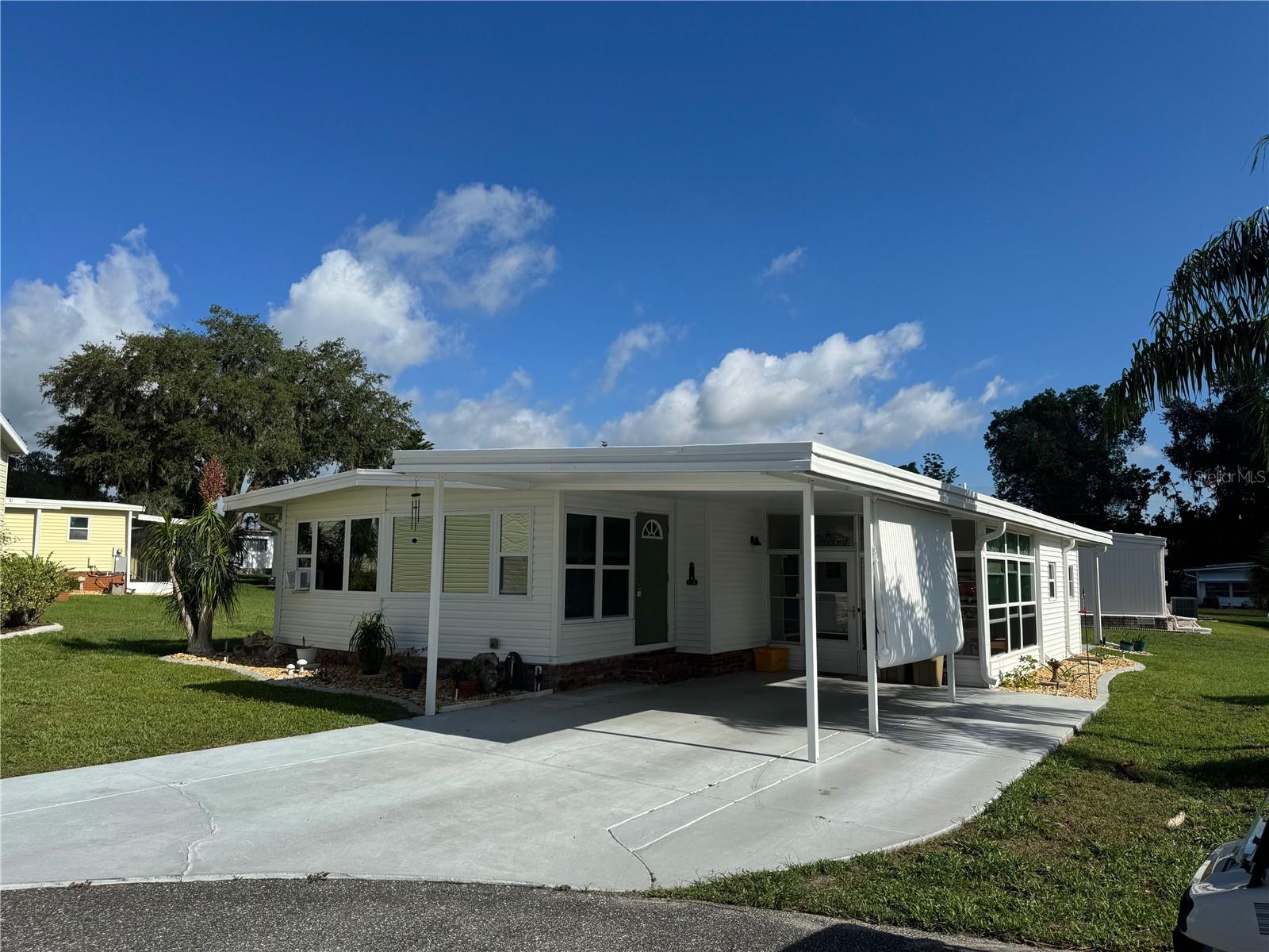 Listing photo 2 for 102 Tangelo Cv