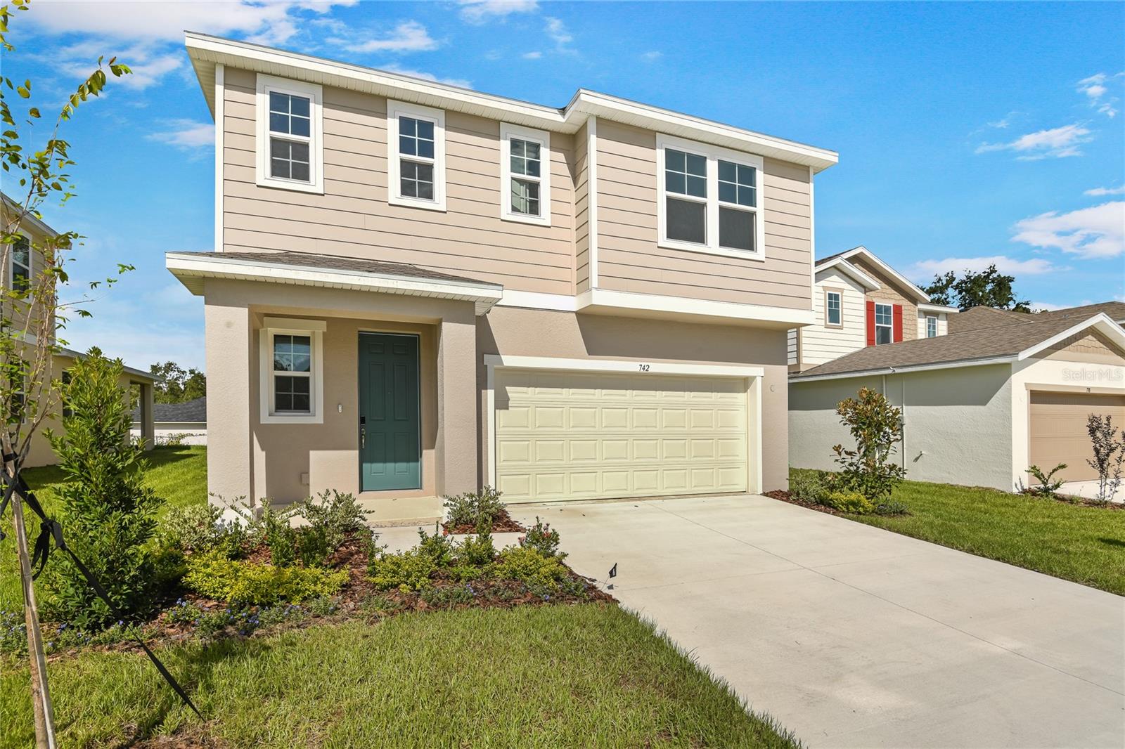 Listing photo 1 for 742 Lake Dell Ave