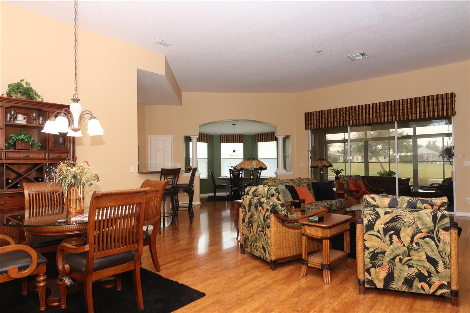 Listing photo 3 for 27328 Pine Straw Rd