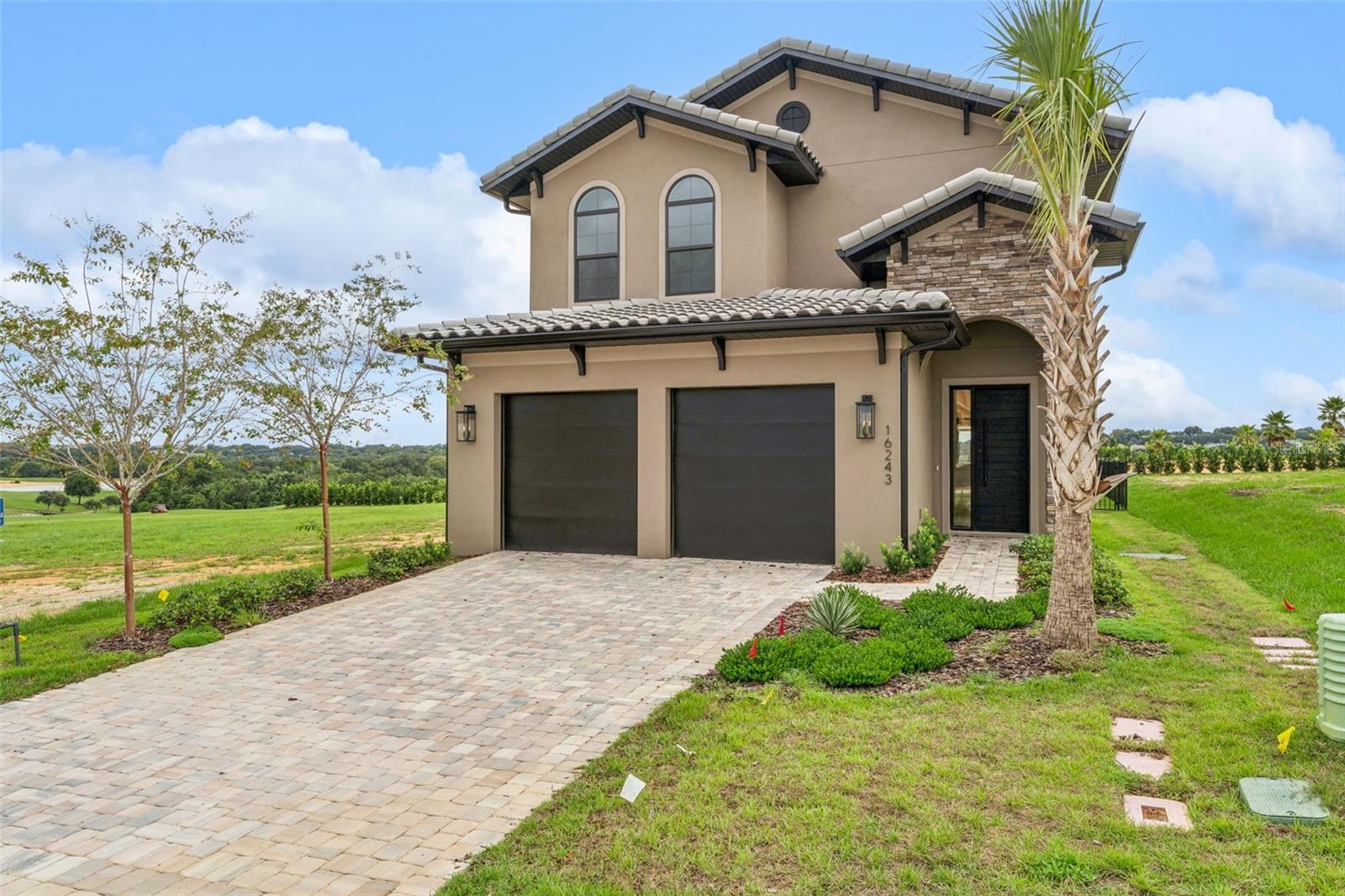 Listing photo 2 for 16243 Vetta Dr