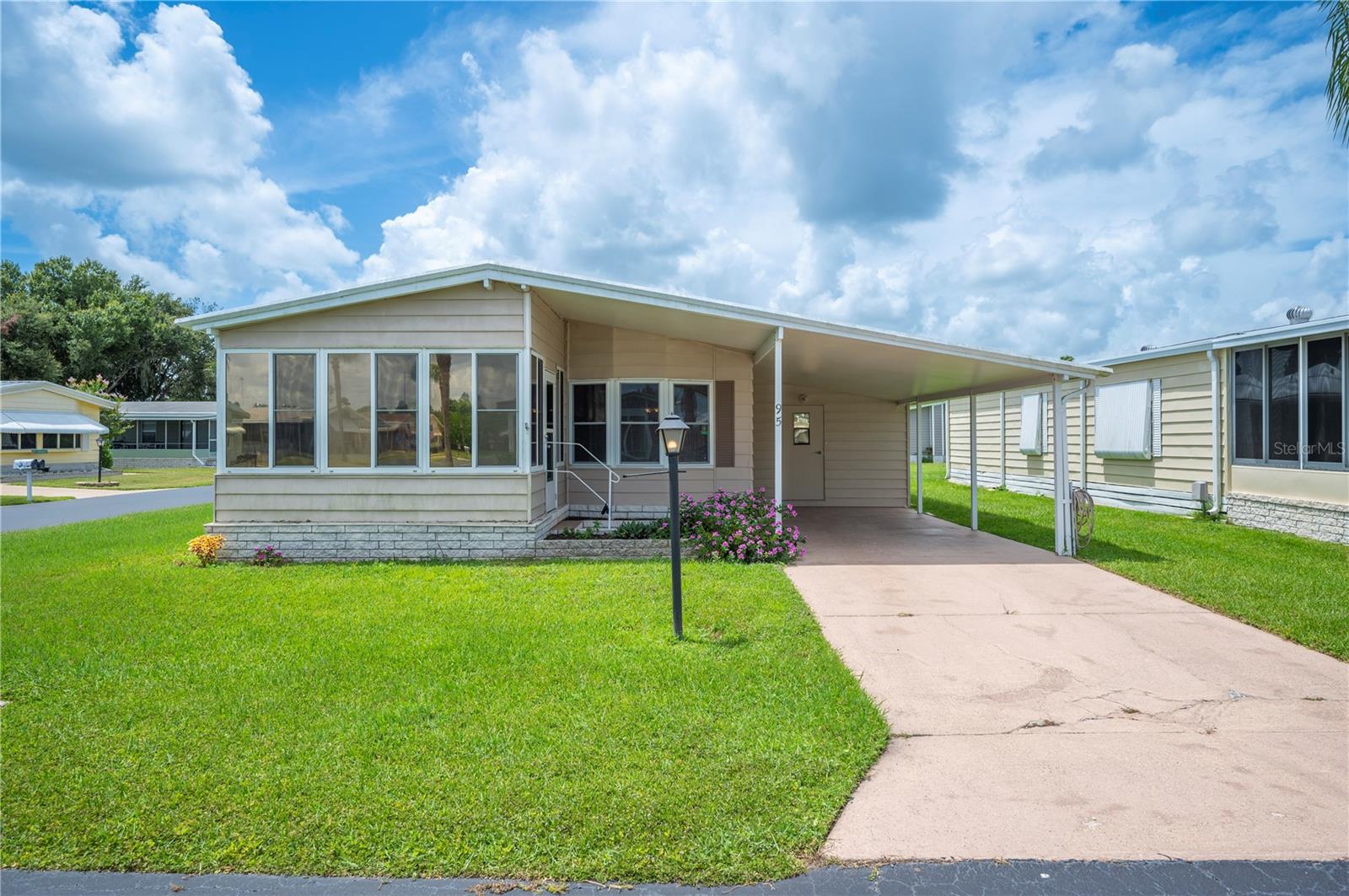 Listing photo 2 for 95 Parson Dr