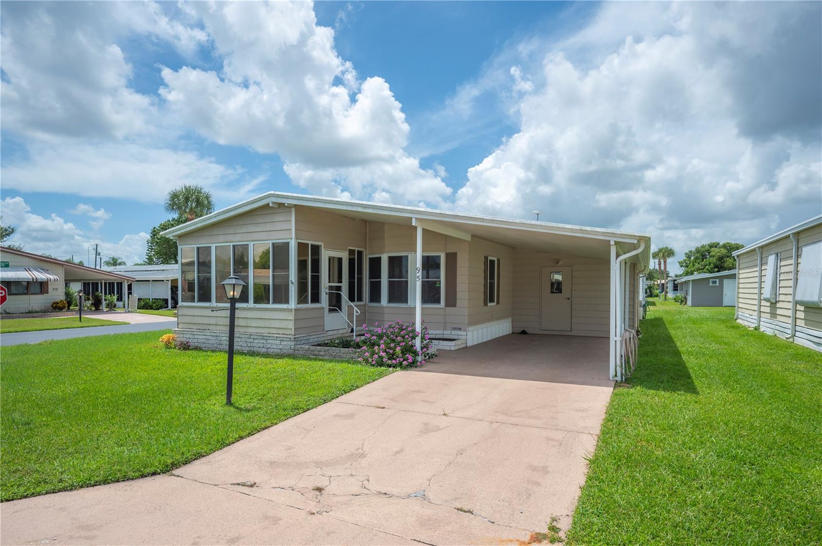 Listing photo 1 for 95 Parson Dr