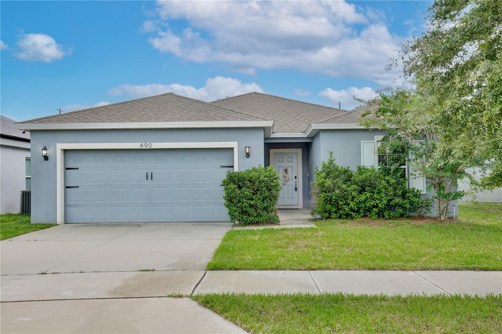 Listing photo 1 for 490 Taft Dr