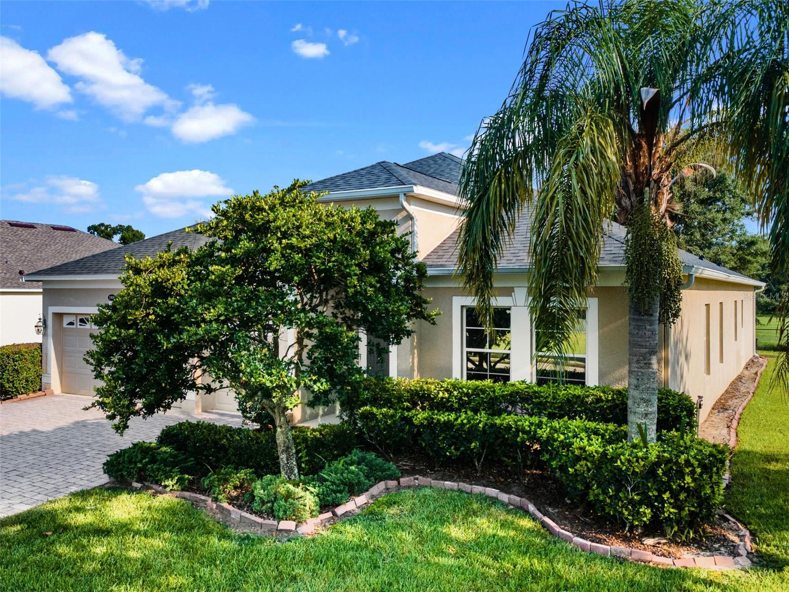 Listing photo 2 for 1908 Crossroads Blvd