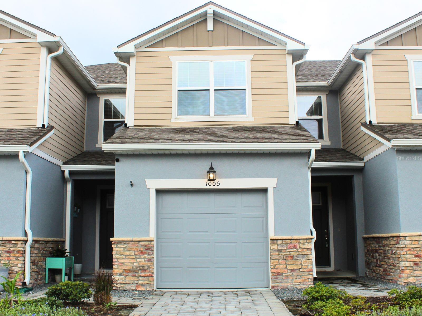 1005 SPRING PALMS LOOP