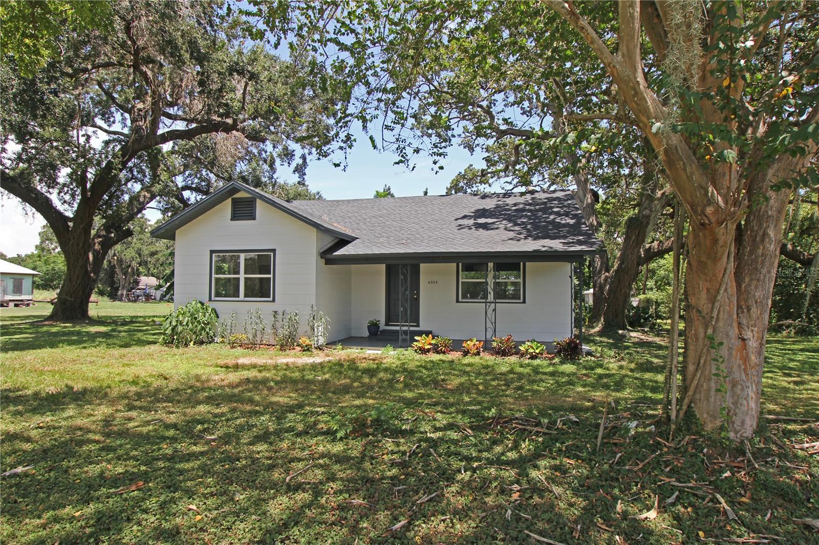 Listing photo 1 for 4925 Magnolia Ave