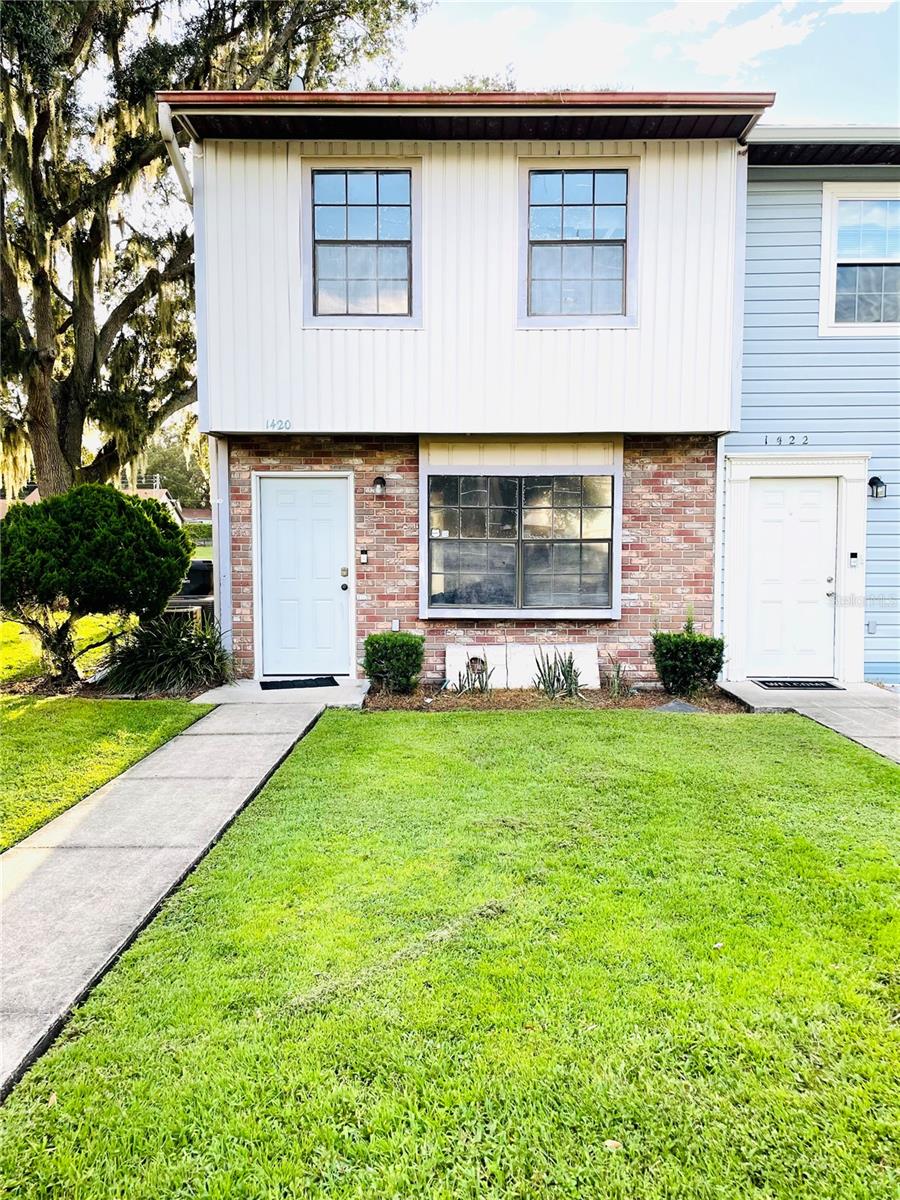 Listing photo 1 for 1420 Ridge Lake Ct
