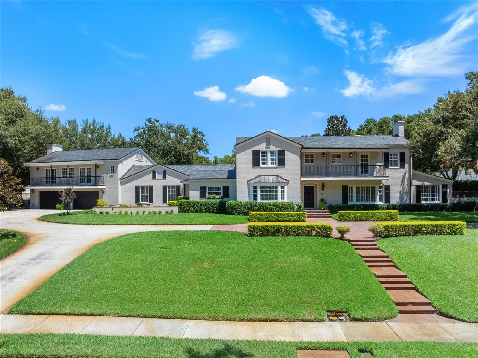 811 N LAKE ADAIR BOULEVARD