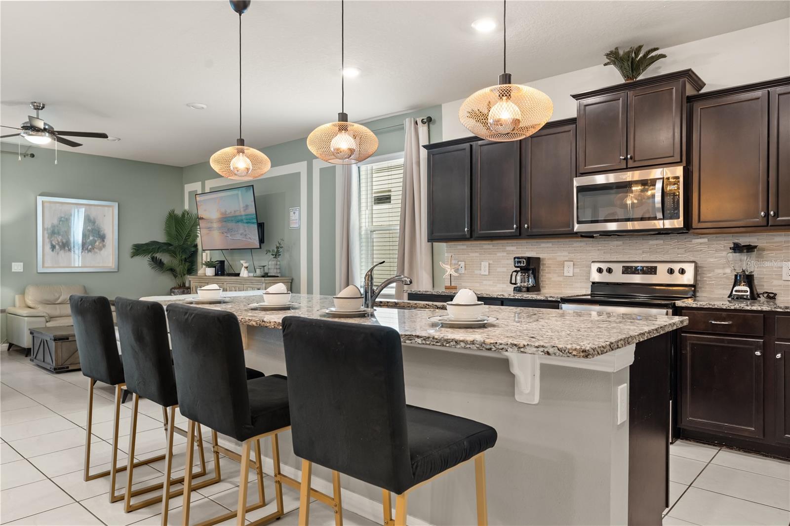Listing photo 2 for 2036 Lelani Cir