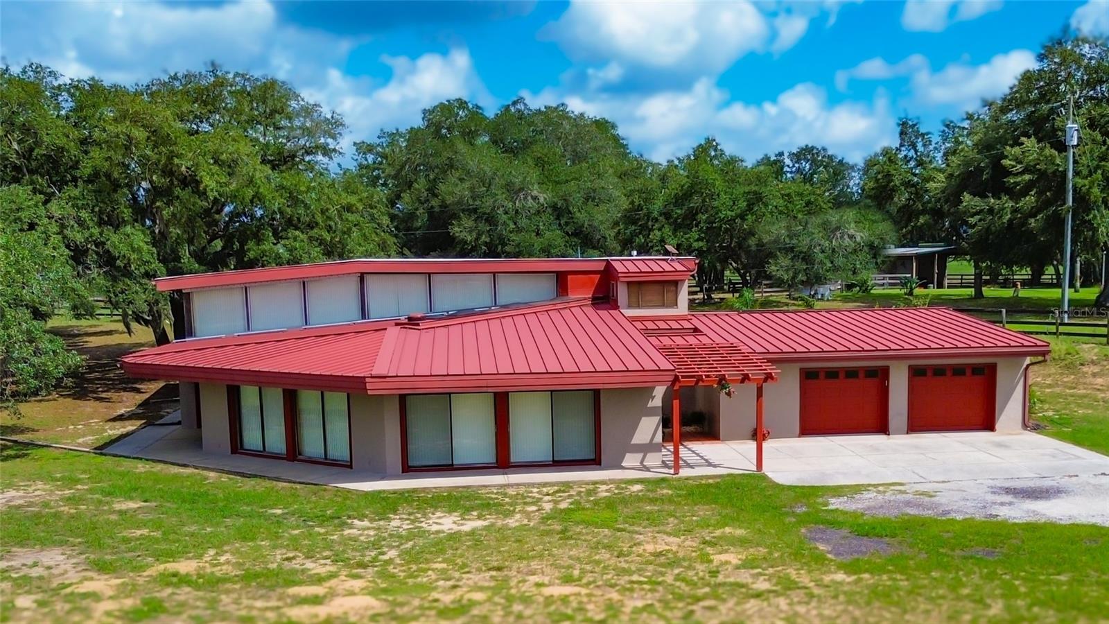 Listing photo 1 for 2741 Edwards Rd