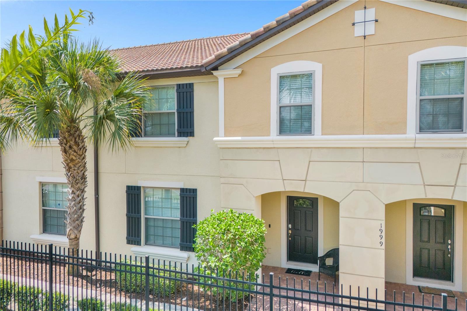 Listing photo 1 for 1995 Majorca Dr