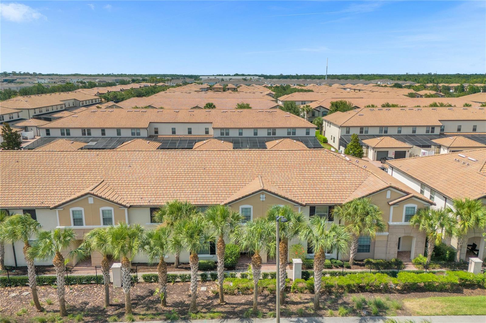 Listing photo 3 for 1995 Majorca Dr