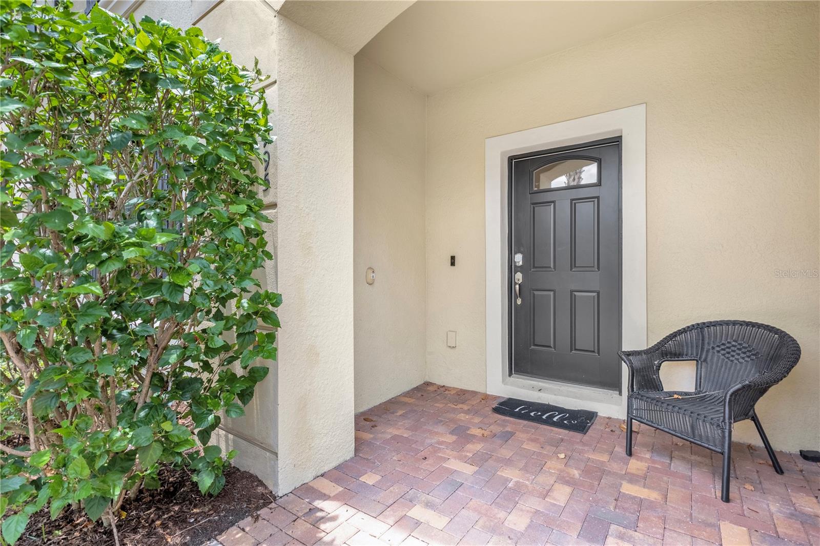 Listing photo 2 for 1995 Majorca Dr