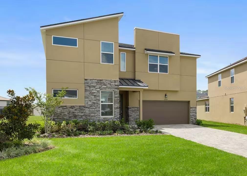 8904 TROPICAL HAVEN COURT